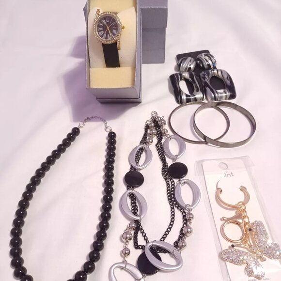 Jewelry Lot 6 Pieces (2) Necklace Bangle Bracelets Watch Keychain Earrings - Picture 1 of 7